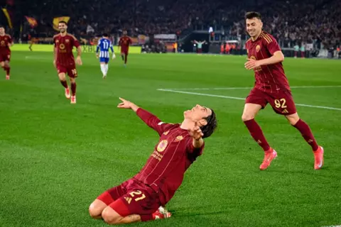 الدوري الأوروبي.. روما يتخطى بورتو البرتغالي ويتأهل إلى دور الـ16